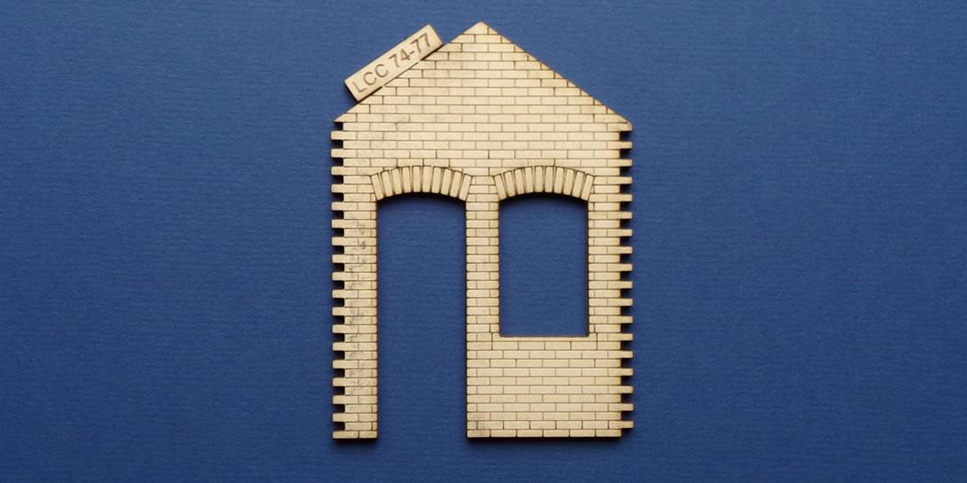 LCC 74-77 O gauge industrial office door and window panel with gable type 3 Version of industrial office wall with window, door and a gable type 3.